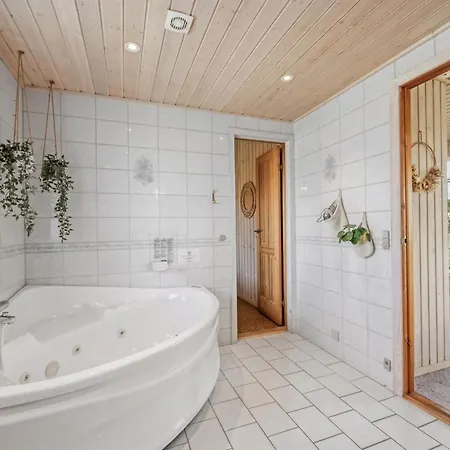Brunkil - 500m From The Sea By Interhome *
